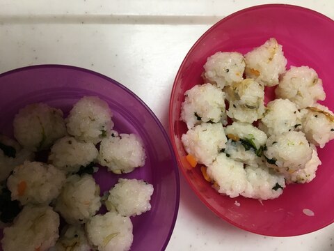 離乳食完了期 小女子ちりめんとほうれん草のおにぎり レシピ 作り方 By Xmickyx 楽天レシピ